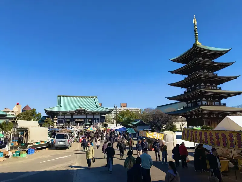 The Kakuozan Temple Fair is held  on the 21st of each month